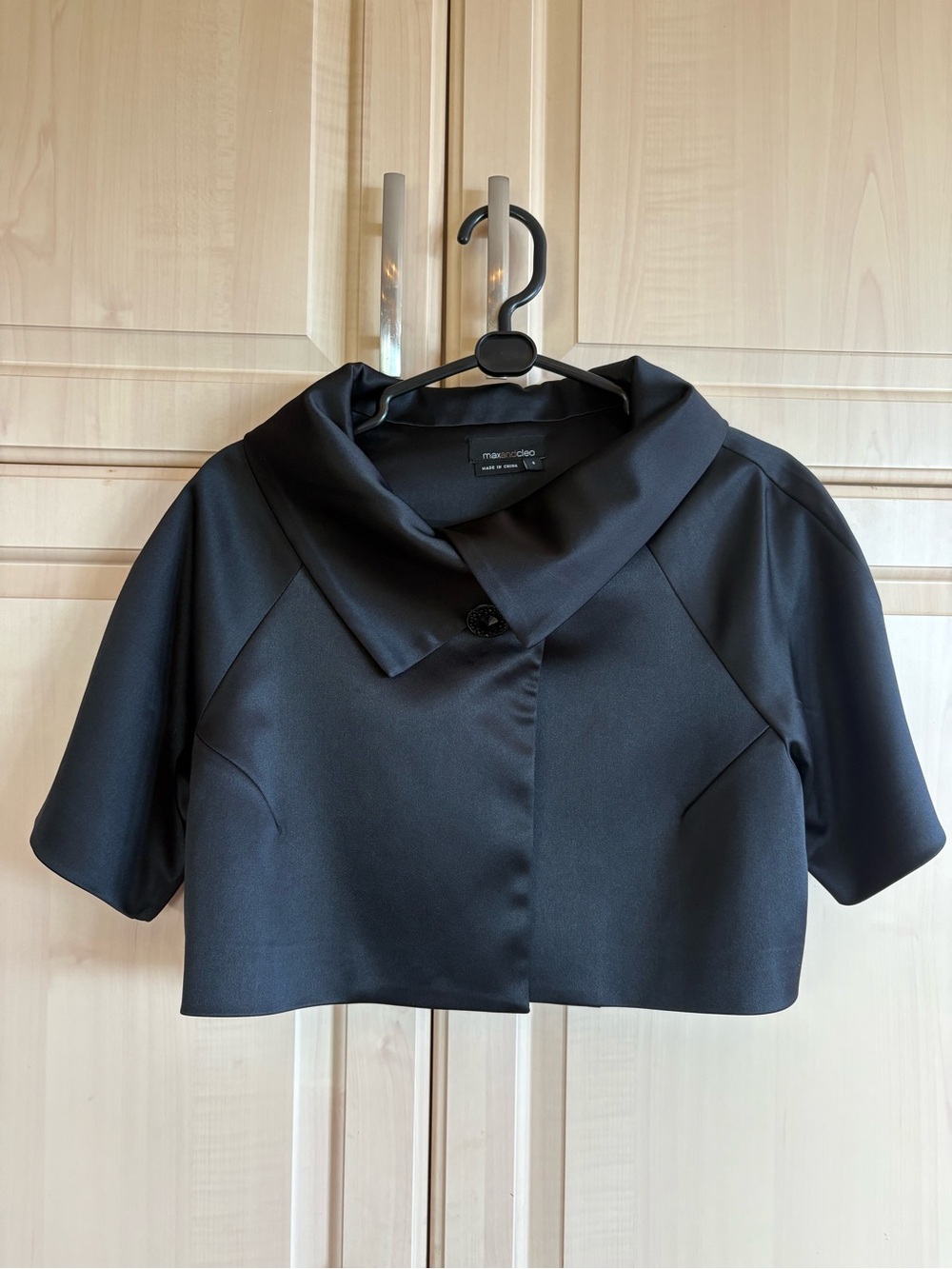 Max & Cleo Black Satin Cropped Short-Sleeve Jacket Size S.  NWOT